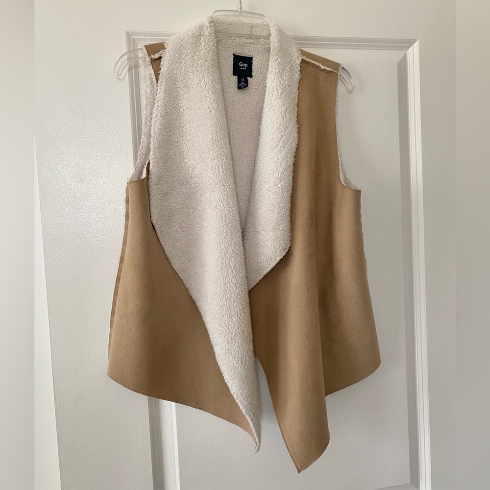 Gap Tan Sherpa Vest - size small